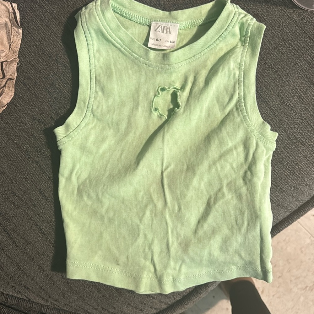 Zara tee size 6-7 more like a 4t girls